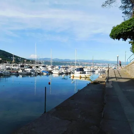 Διαμέρισμα Sea View With Terrace Kitchen *